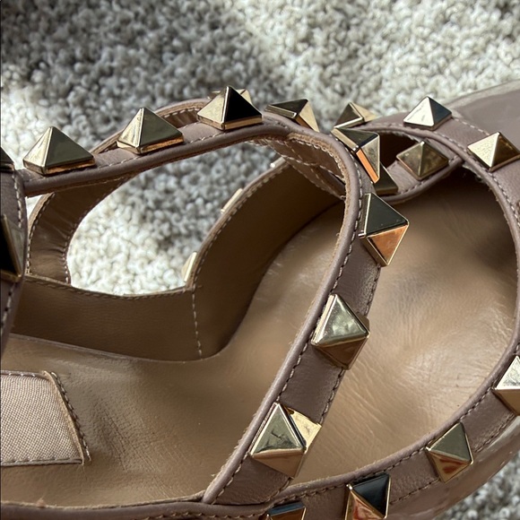 Valentino Women's Blush Patent Leather Studded Heels - Picture 11 of 13